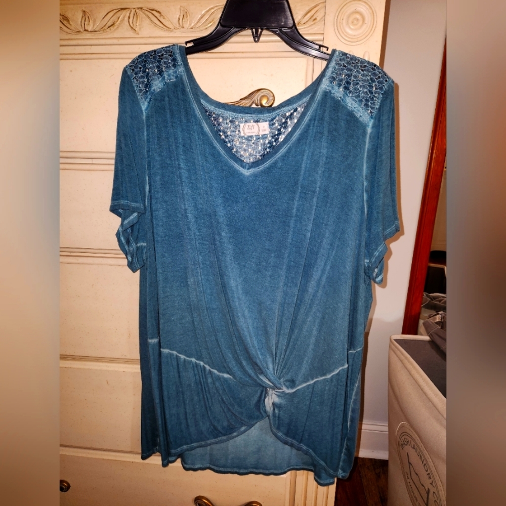 Casual top, shirt Maurices size 2 Womens teal Plus size